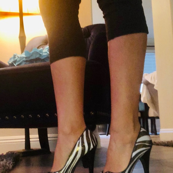 Carlos Santana 51/2 heals...zebra style! - Picture 5 of 5